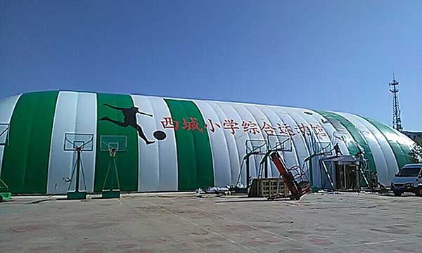 游泳池遮陽(yáng)膜結(jié)構(gòu)